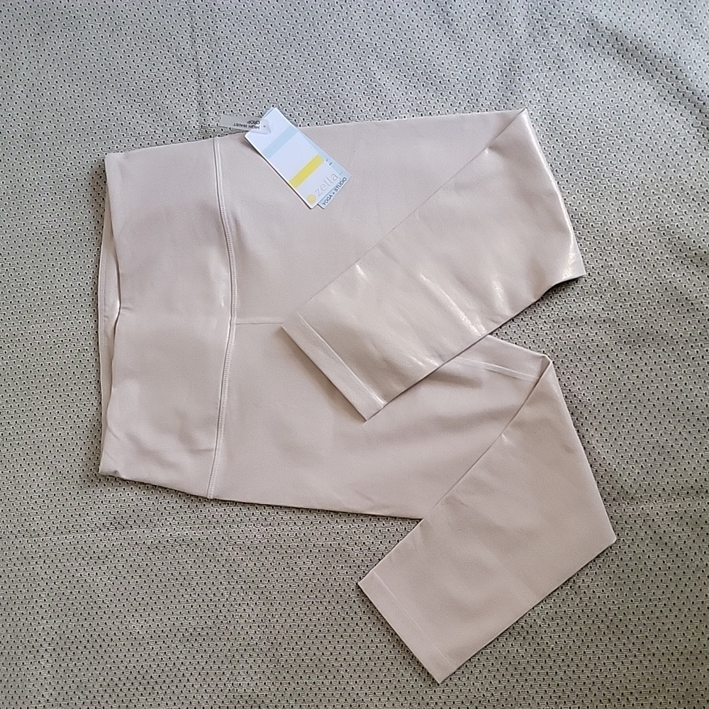 NWT ZELLA Metallic Cream High Waist Crop Leggings Size: M